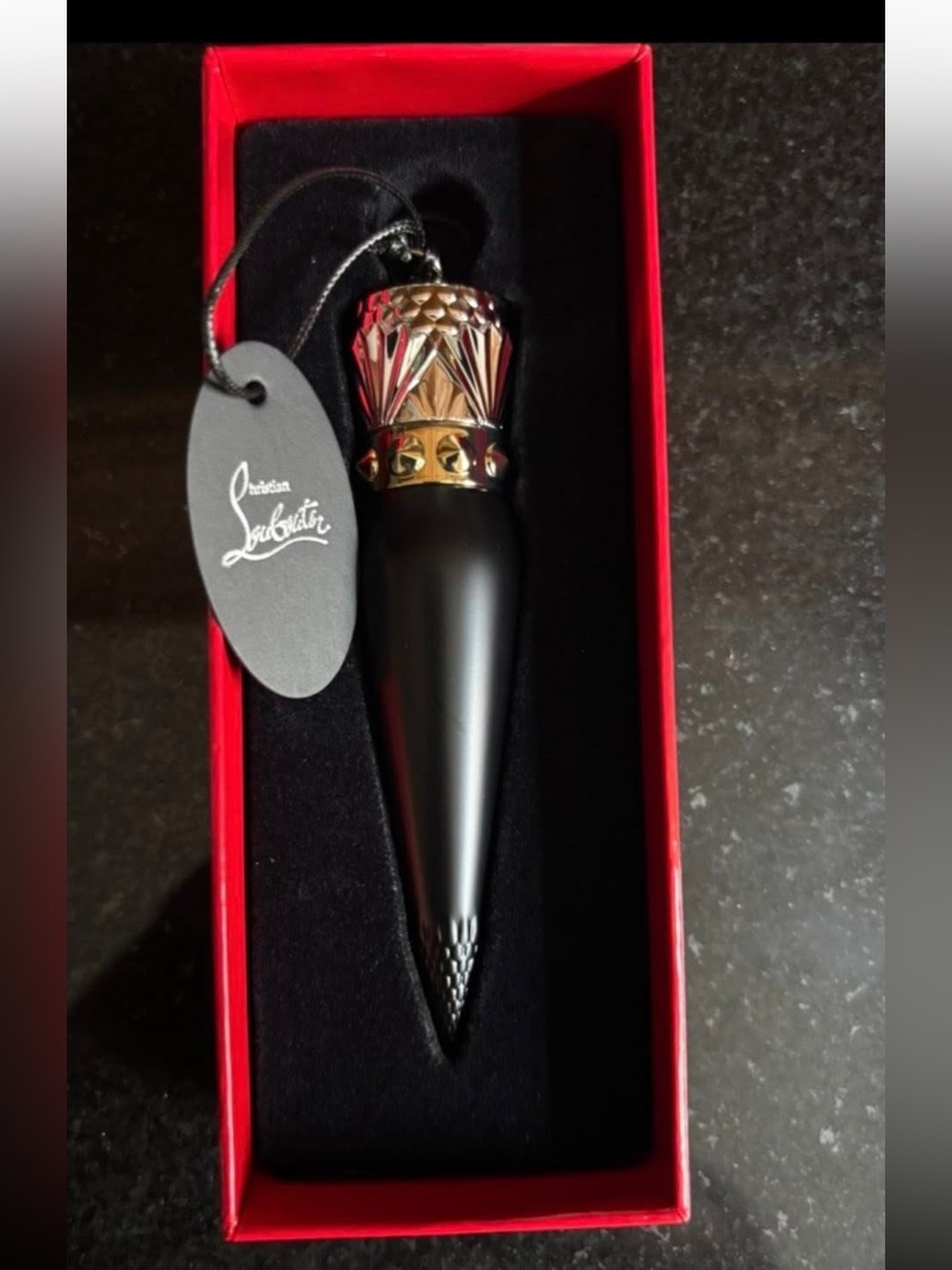 CHRISTIAN LOUBOUTIN 
Rouge Velvet Matte lipstick 
Red Dramadouce 005M